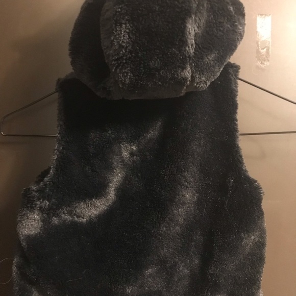 Faux fur vest w/ bear ears on hoodie - Picture 2 of 3